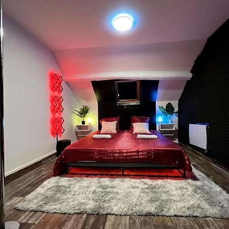 Red Love-Room / Balneo & Plus ! Souppes-sur-Loing エクステリア 写真