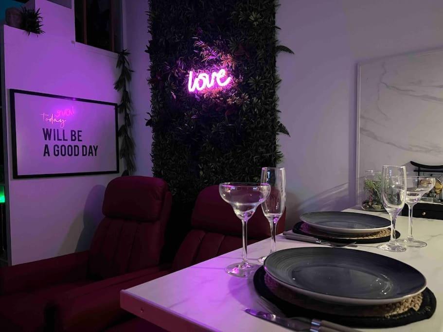 Red Love-Room / Balneo & Plus ! Souppes-sur-Loing エクステリア 写真