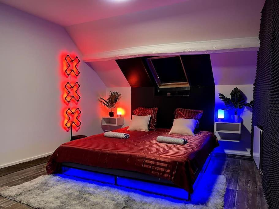 Red Love-Room / Balneo & Plus ! Souppes-sur-Loing エクステリア 写真