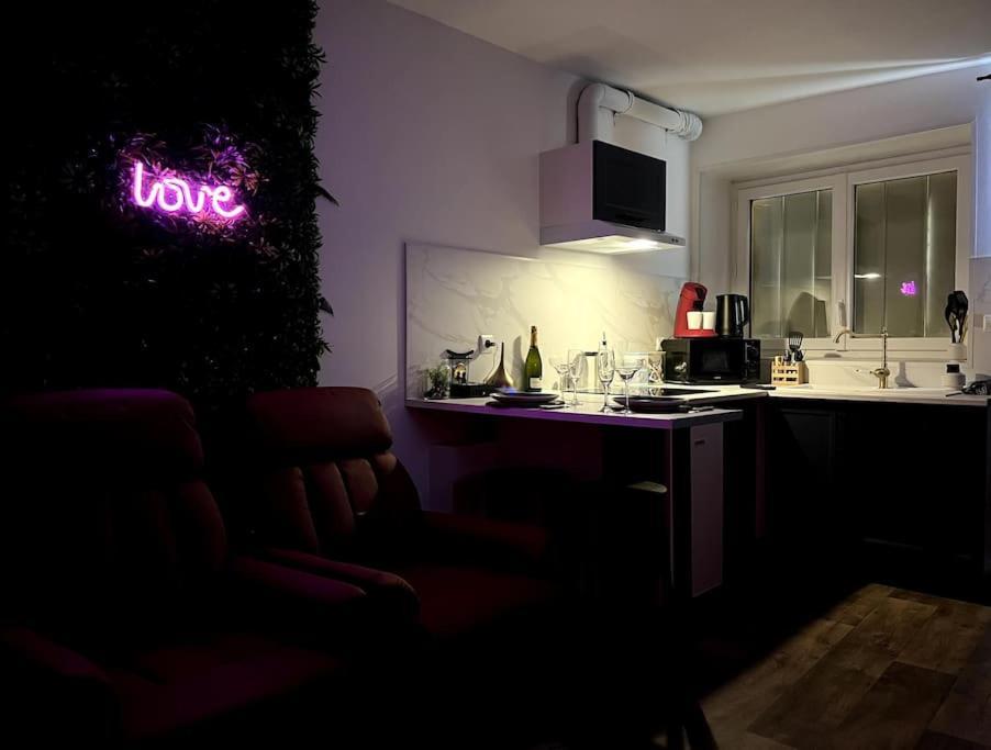 Red Love-Room / Balneo & Plus ! Souppes-sur-Loing エクステリア 写真