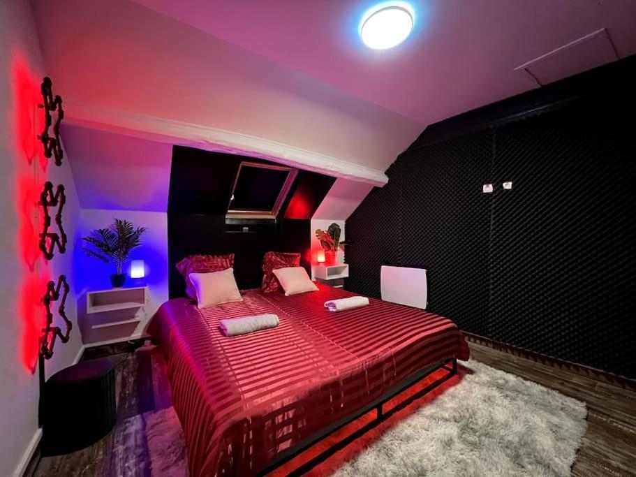 Red Love-Room / Balneo & Plus ! Souppes-sur-Loing エクステリア 写真